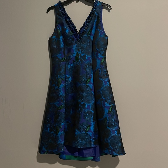 Women's V-Neck High-Low Jacquard Dress - Picture 5 of 10